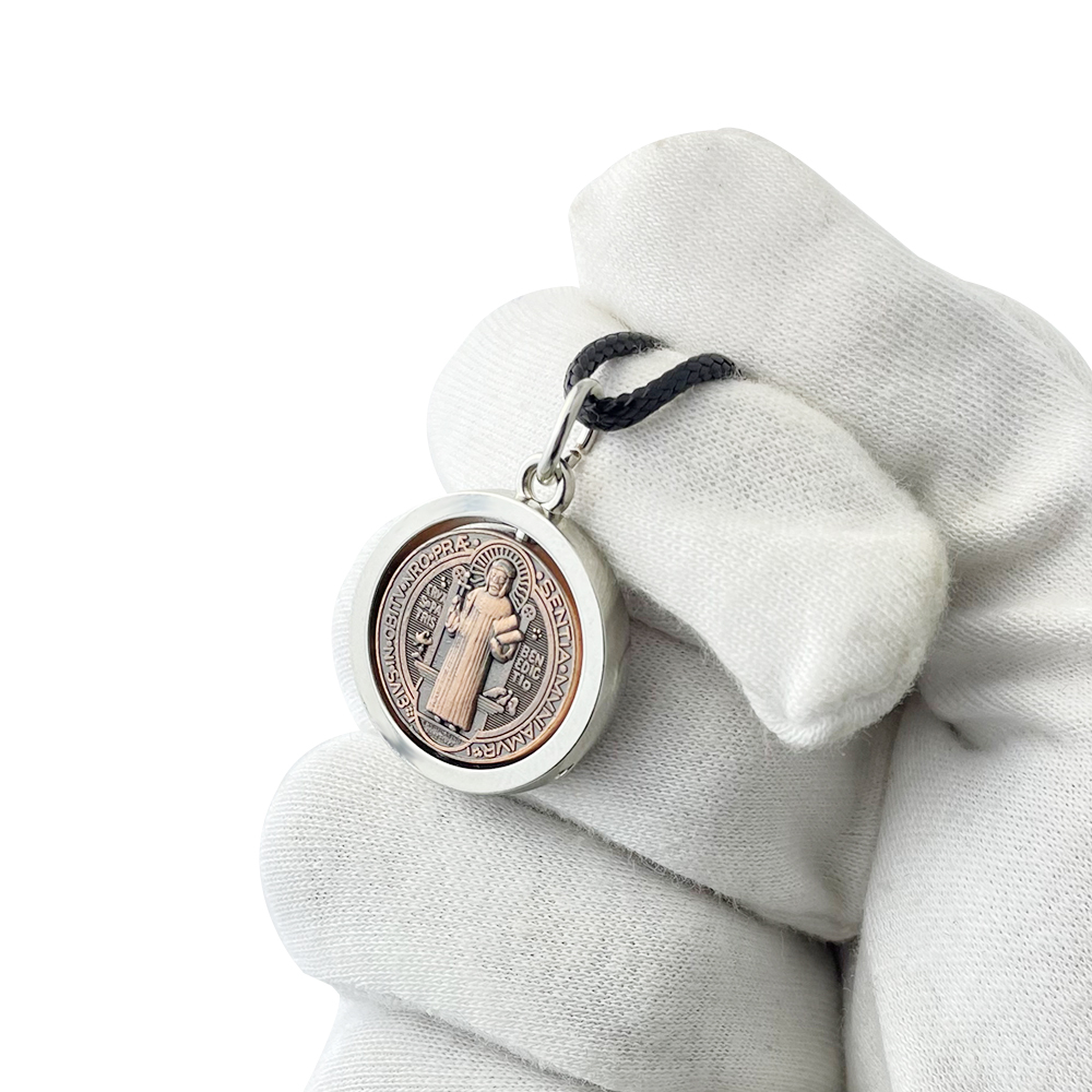 Jewelry & Watches Sp Z Oo Janów Lubelski - สร้อยคอเหรียญนักบุญเบเนดิกต์ใหม่ จี้กางเขนคาทอลิกสำหรับป้องกันภัย สำหรับผู้ชายและผู้หญิง เครื่องประดับทางศาสนา พระเครื่องขับไล่ปีศาจ ของขวัญศักดิ์สิทธิ์